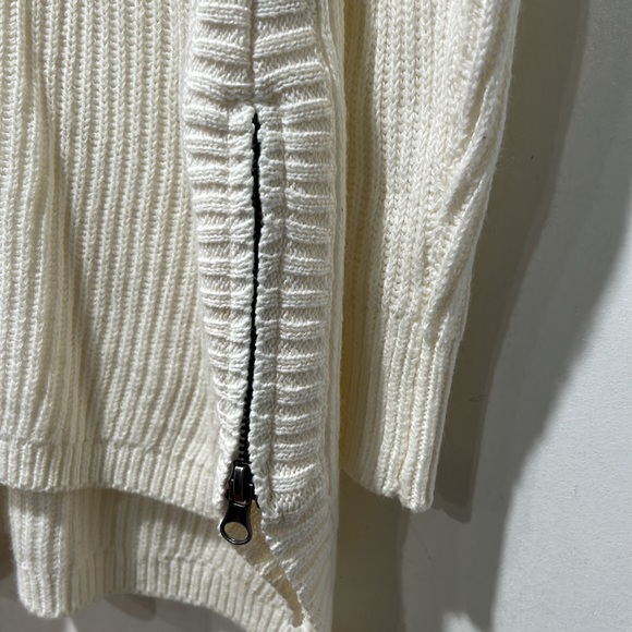 Attention ivory white sweater NWOT Pit to pit 18 inches L:26 inches Excellent Co - Picture 4 of 5